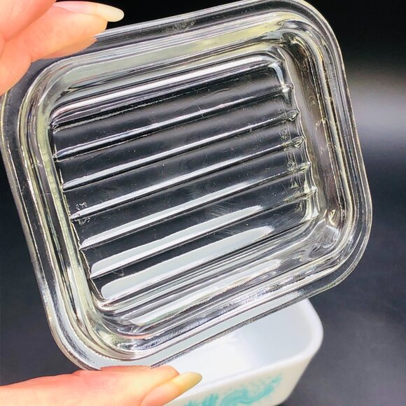 Vintage PYREX Turquoise Amish Butterprint Fridgie 501 with Lid -1.5cup - Picture 10 of 13